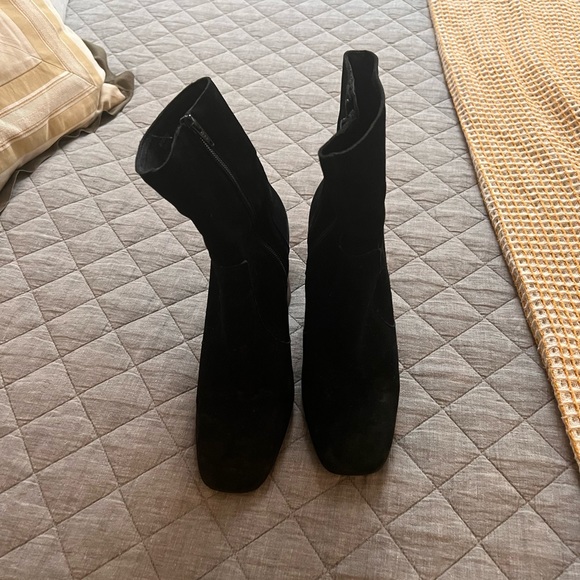 Retro heel faux suede black square toed bootie - Picture 2 of 7